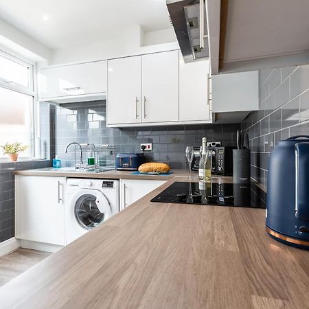 Vila Connaught House - Wi-Fi, Parking, Contractors Preston  Exteriér fotografie